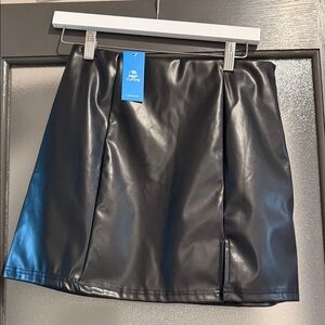 Cupshe Sleek Black Mini Skirt